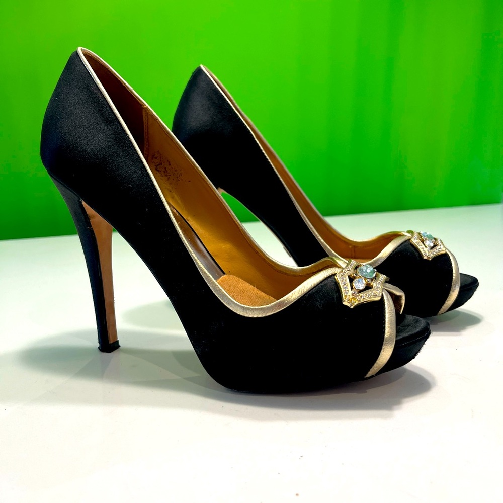 Badgley Mischka: beautiful black & gold shoes (leather & satin)